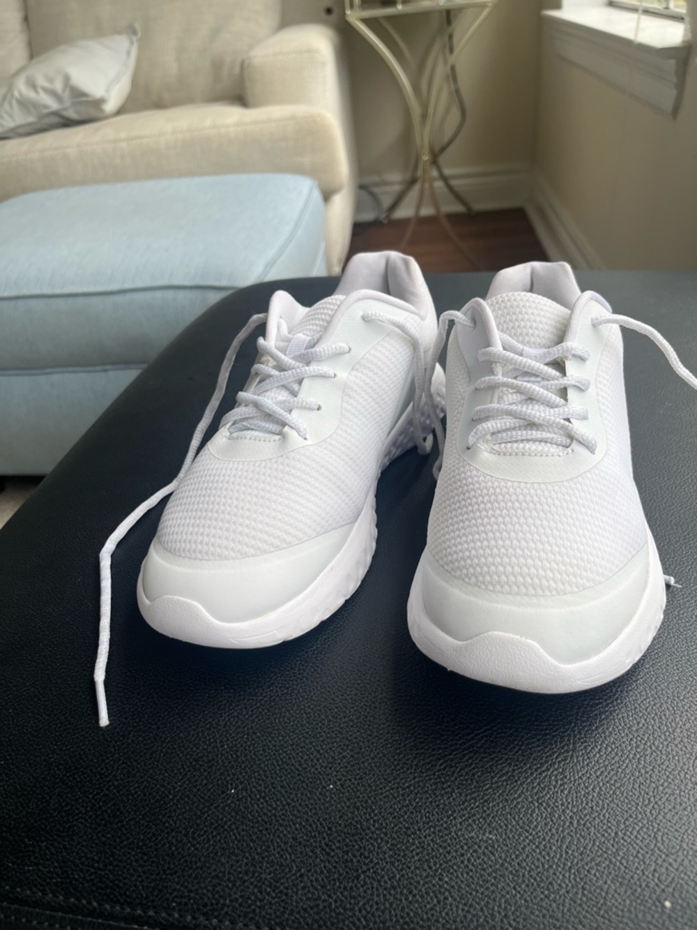 Memory Foam Women’s Athletic Sneakers - White Lightweight Running Shoes sz 7.5 W